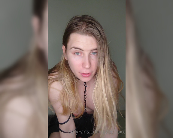 Qtee Foxx aka qtee_foxx - 02-02-2022 OnlyFans Video - I started sexting with a girl named Bailey and she told me to beg for her